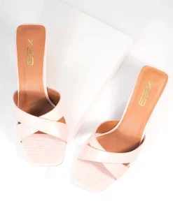 Retro Style Light Pink Embossed Crocodile Heels