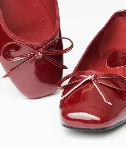 1960s Burgundy Patent Leatherette Flats