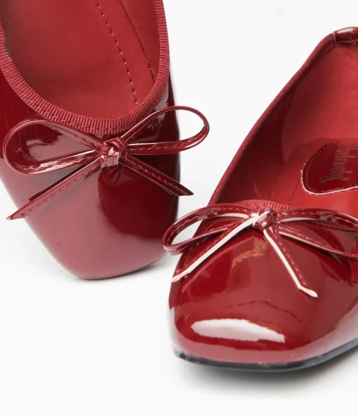 1960s Burgundy Patent Leatherette Flats