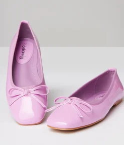 1960s Lilac Patent Leatherette Flats