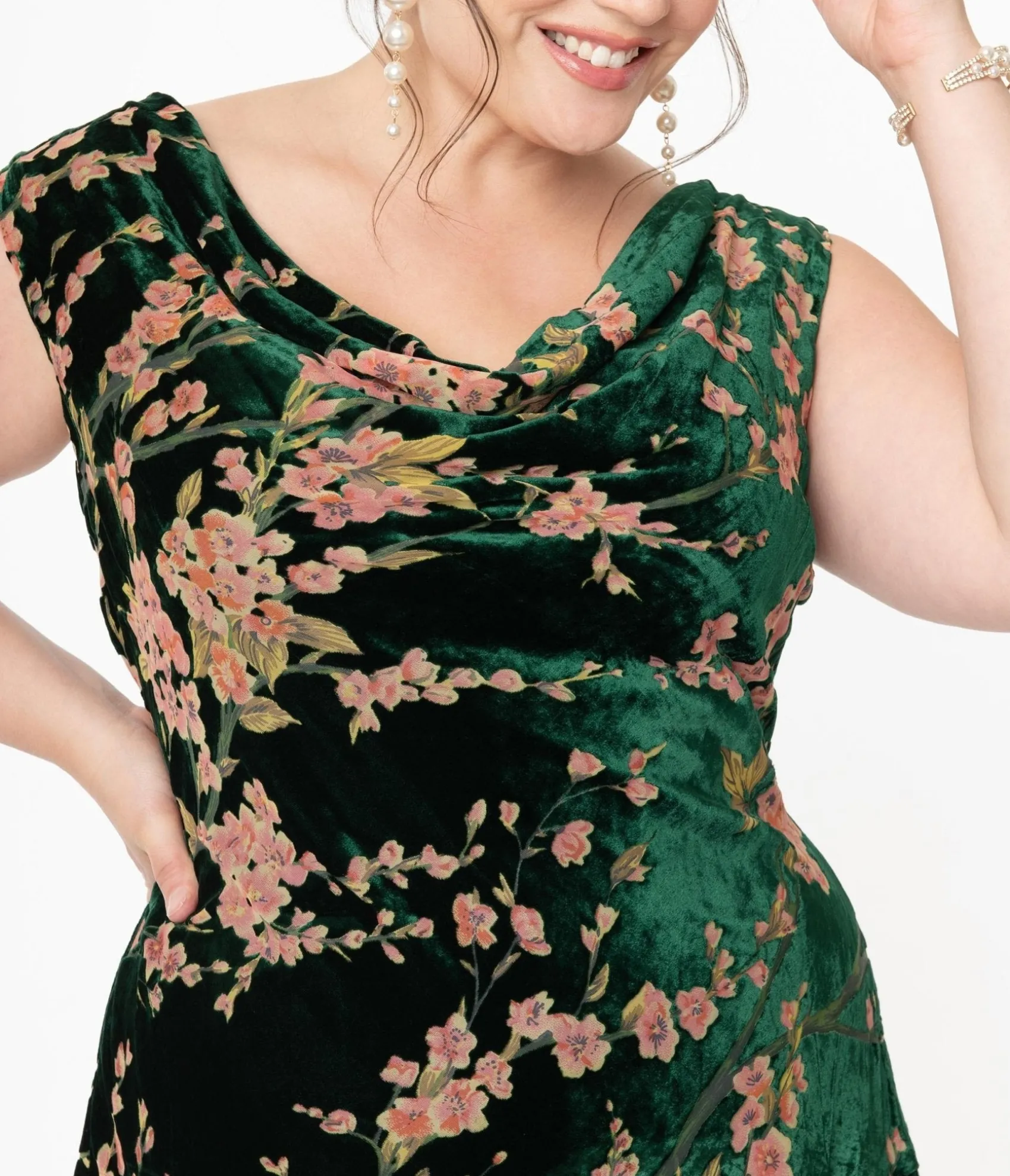 Unique Vintage Plus Size 1920s Emerald Velvet Floral Burnout Hemingway Flapper Dress