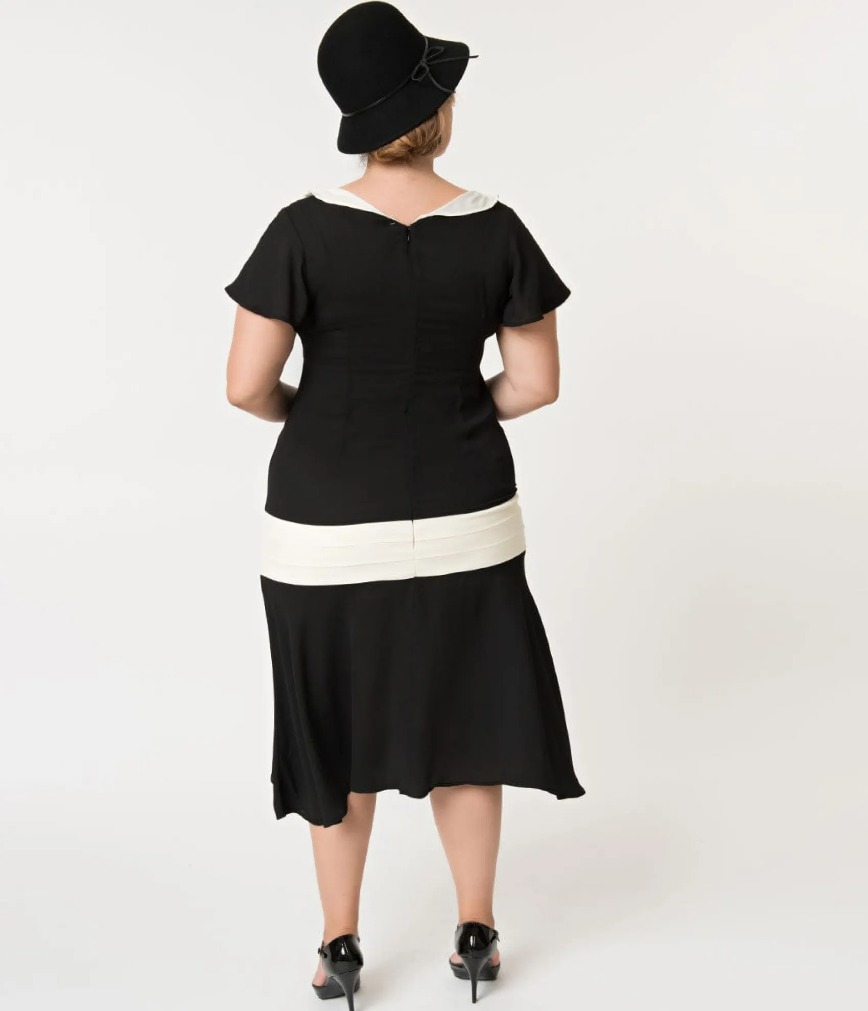 Unique Vintage Plus Size 1920s Black & Cream Wilshire Flapper Day Dress