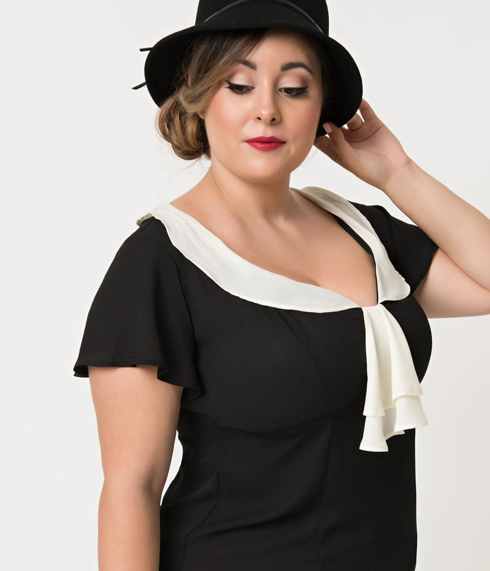 Unique Vintage Plus Size 1920s Black & Cream Wilshire Flapper Day Dress
