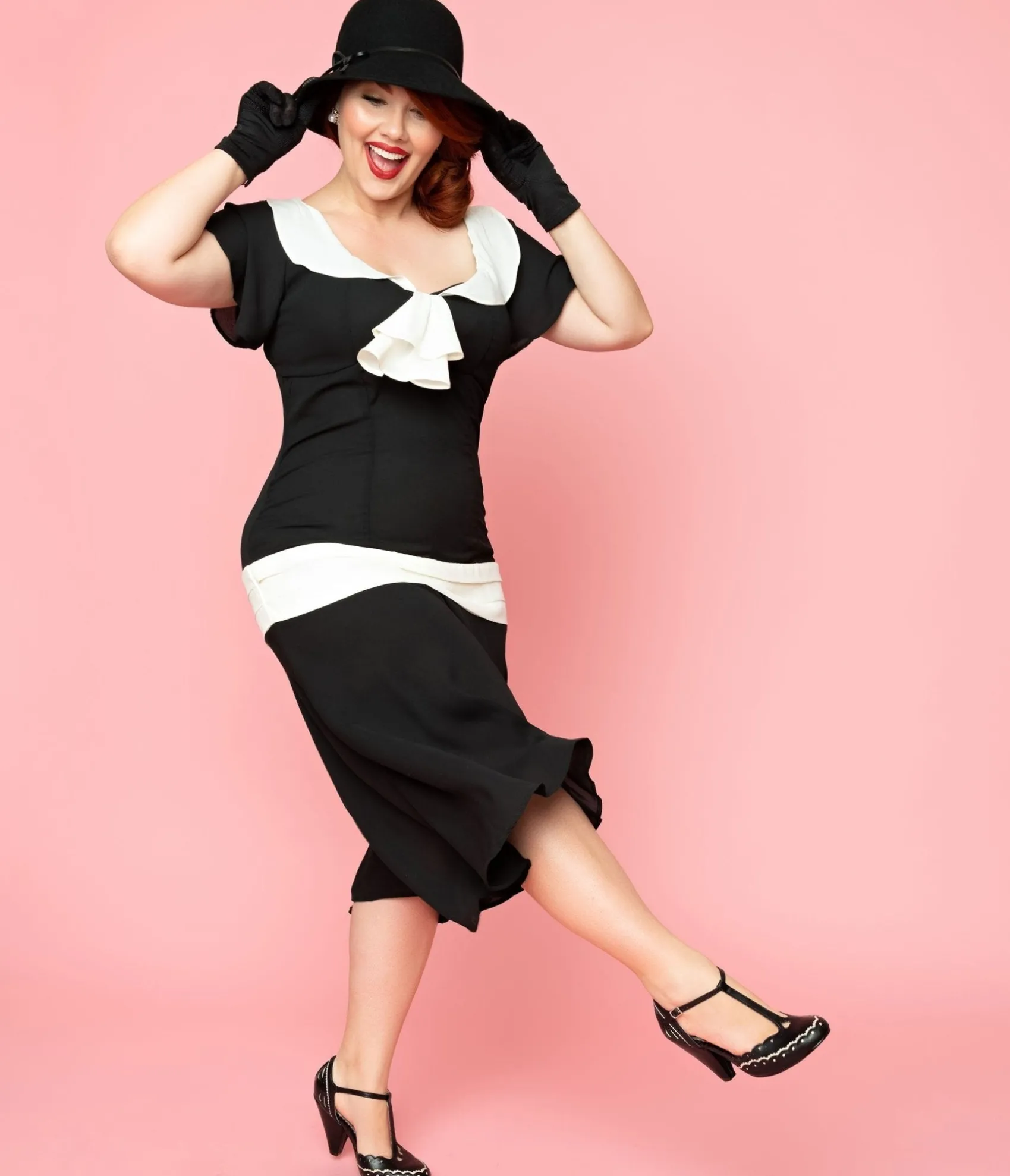 Unique Vintage Plus Size 1920s Black & Cream Wilshire Flapper Day Dress