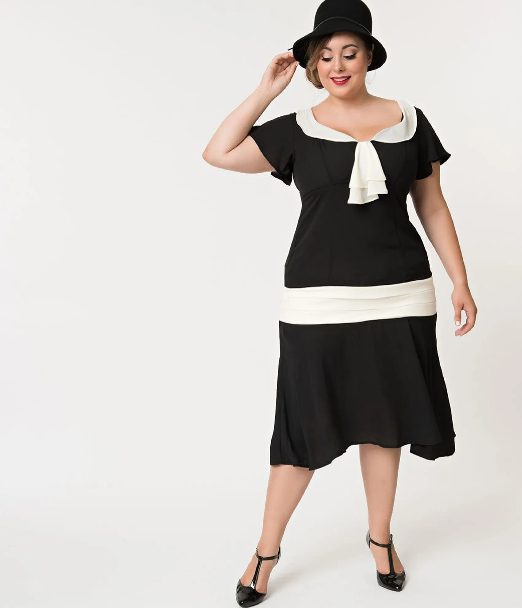Unique Vintage Plus Size 1920s Black & Cream Wilshire Flapper Day Dress