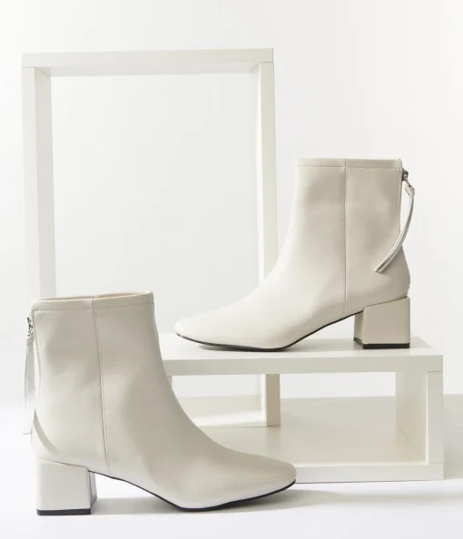Unique Vintage White Leatherette Mod Sinatra Bootie